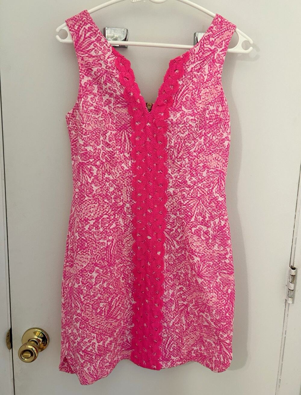 Lilly Pulitzer Pink/White Floral Sheath Dress V-Neck Embroidery Detail Size 2